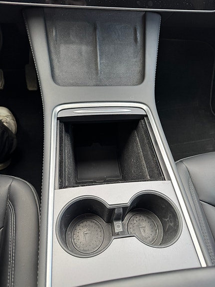 Tesla Model Y 13 of 20
