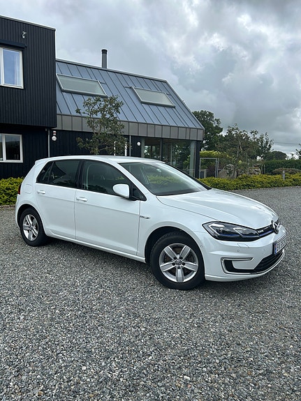 Volkswagen e-Golf VII 2 of 11
