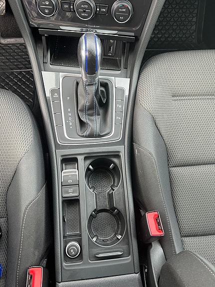Volkswagen e-Golf VII 6 of 11