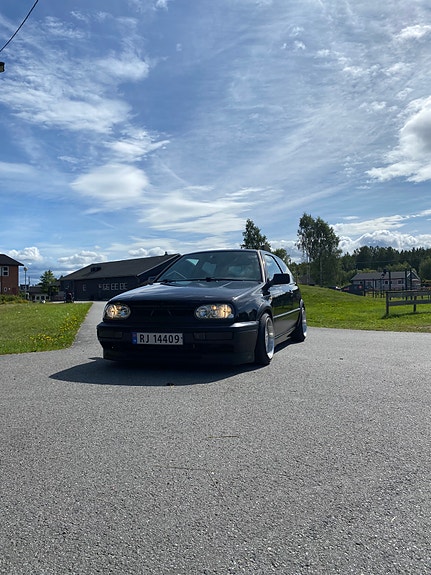 Volkswagen Golf IV 2 of 18