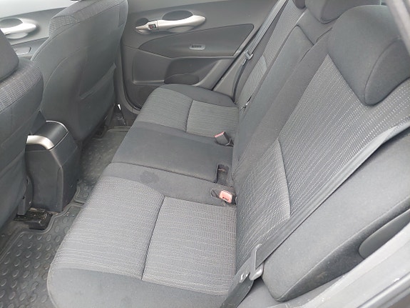 Toyota Auris 10 of 17