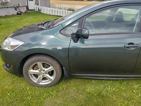 Toyota Auris 2 of 17