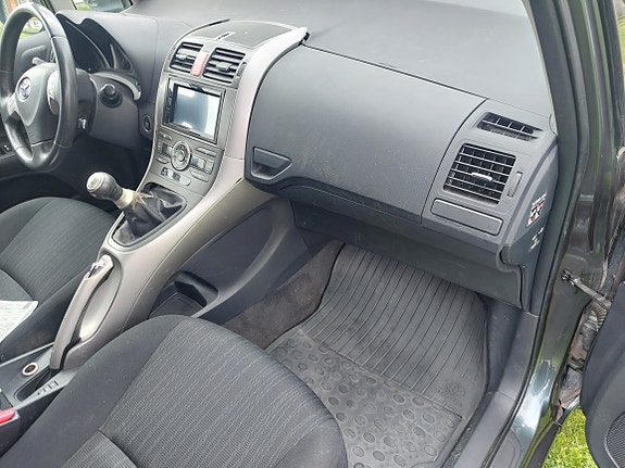 Toyota Auris 16 of 17
