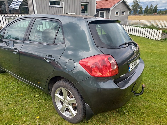 Toyota Auris 7 of 17
