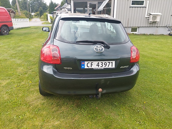 Toyota Auris 8 of 17