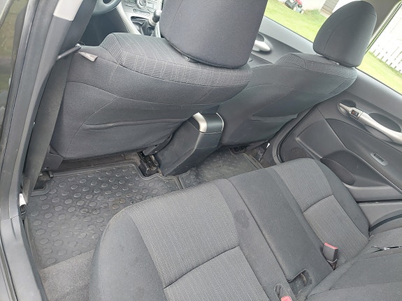 Toyota Auris 13 of 17