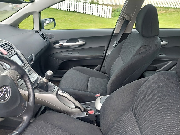 Toyota Auris 15 of 17