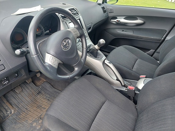 Toyota Auris 11 of 17