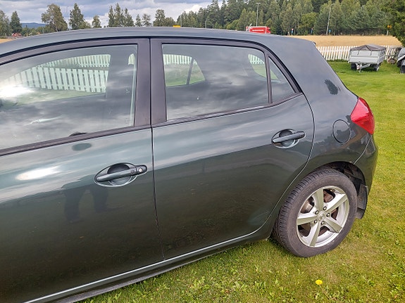 Toyota Auris 9 of 17