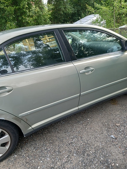 Toyota Avensis 2 of 8