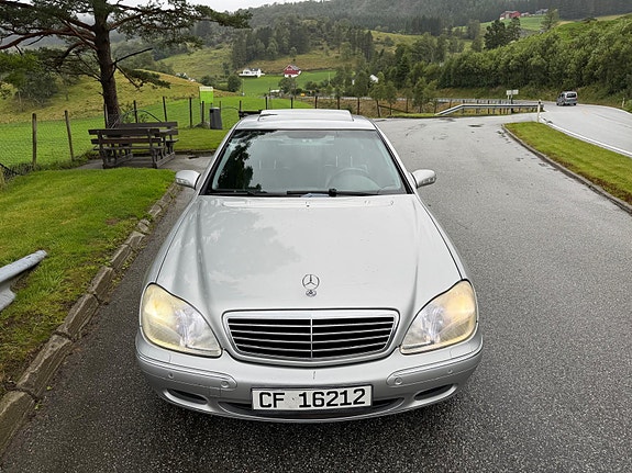 Mercedes-Benz S320 3 of 11