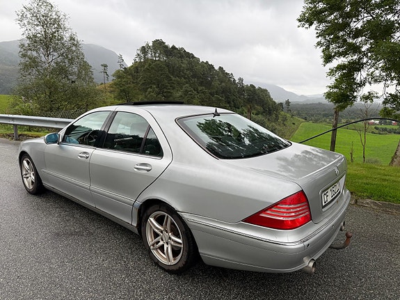 Mercedes-Benz S320 2 of 11