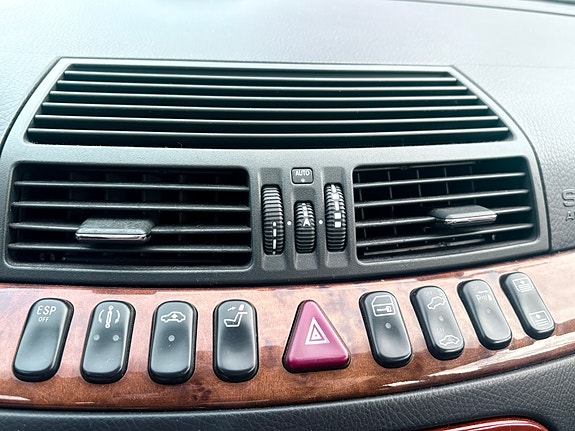 Mercedes-Benz S320 12 of 12