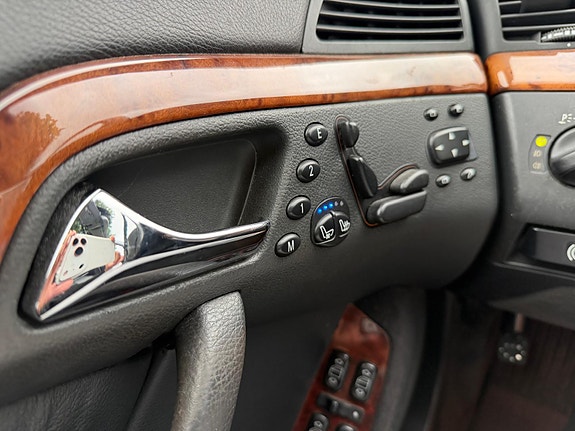 Mercedes-Benz S320 10 of 11