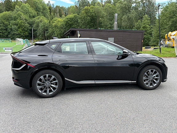 Kia EV6 8 of 17