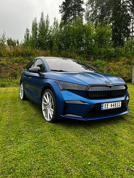 Skoda Enyaq 2 of 24