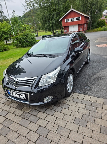 Toyota Avensis 2 of 10