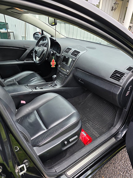 Toyota Avensis 5 of 10