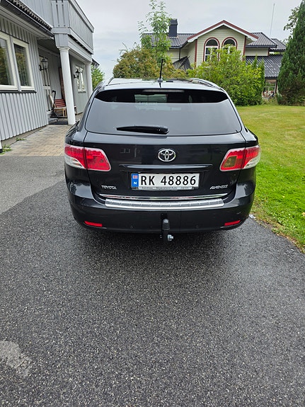 Toyota Avensis 4 of 10