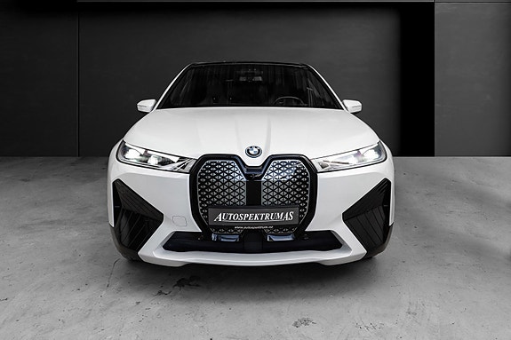 BMW iX 7 of 30