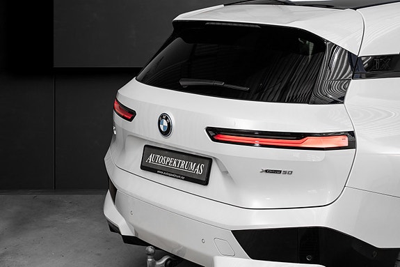 BMW iX 4 of 30