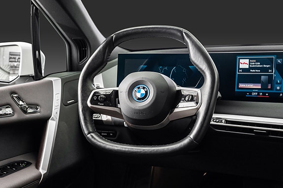 BMW iX 15 of 30
