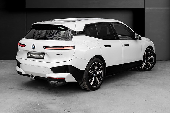 BMW iX 3 of 30