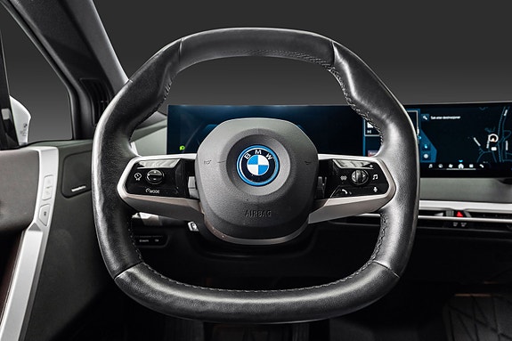 BMW iX 16 of 30