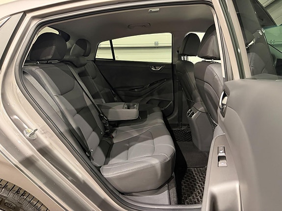 Hyundai IONIQ 12 of 30