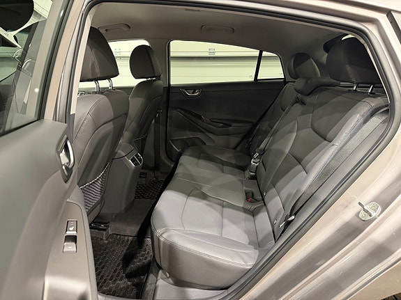 Hyundai IONIQ 13 of 30