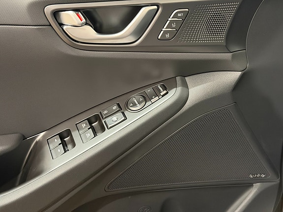 Hyundai IONIQ 10 of 30