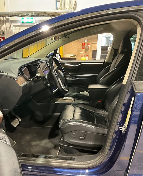 Tesla Model X 7 of 9