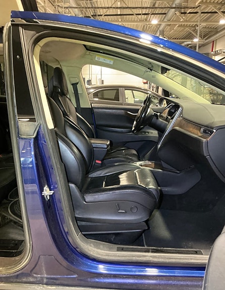Tesla Model X 8 of 9