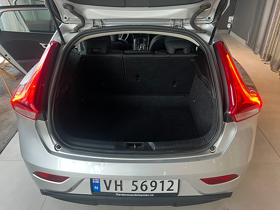 Volvo V40 11 of 20