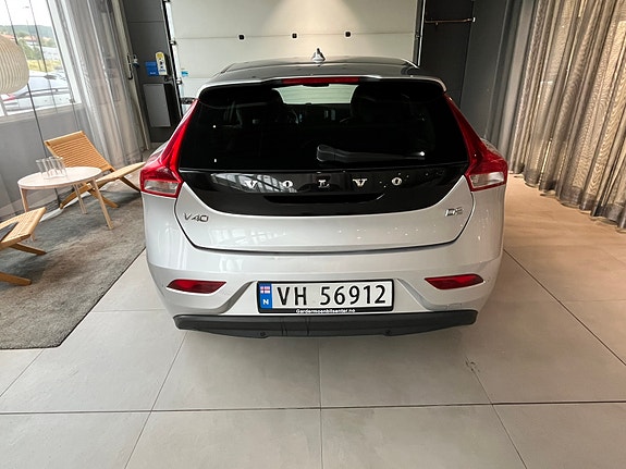 Volvo V40 3 of 20