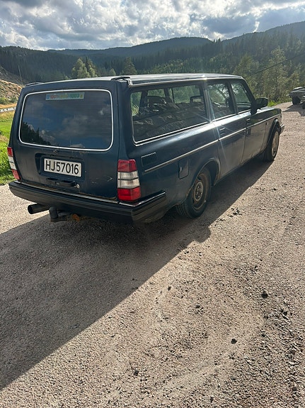 Volvo 240 4 of 11