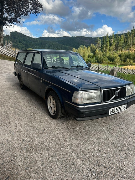 Volvo 240 2 of 11