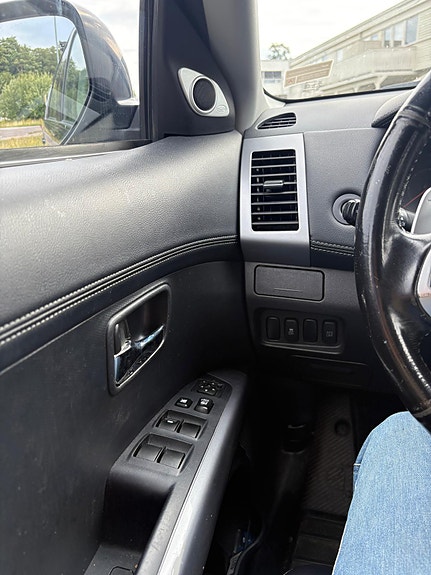 Mitsubishi Outlander 24 of 30