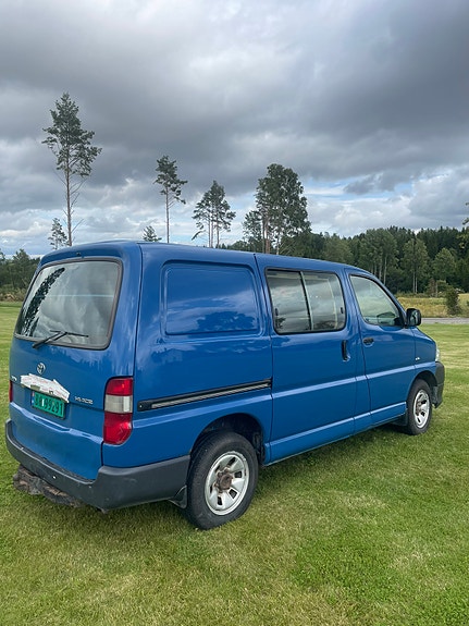 Toyota HiAce 6 of 30