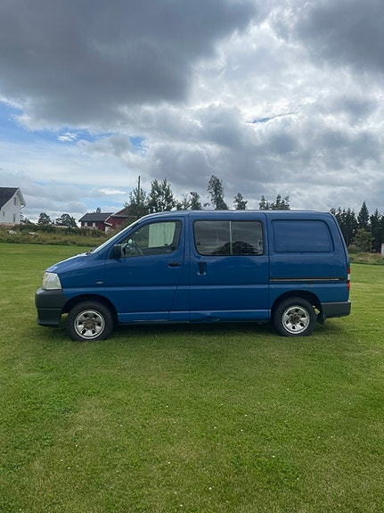 Toyota HiAce 2 of 30