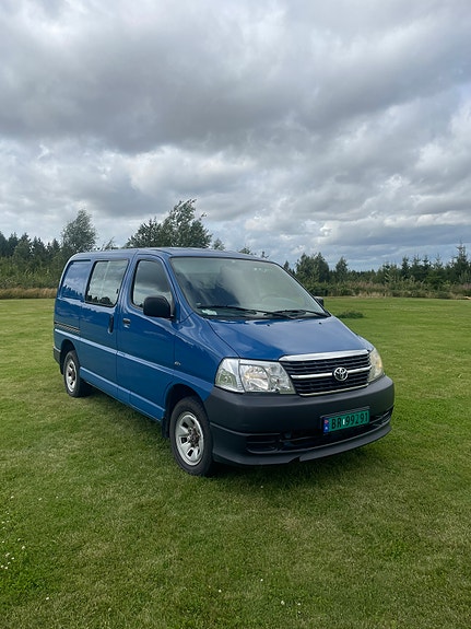 Toyota HiAce 7 of 30