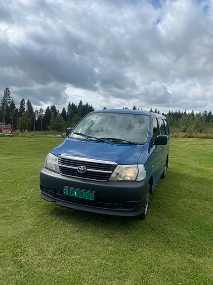 Toyota HiAce 3 of 30