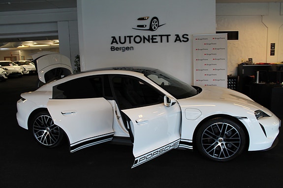 Porsche Taycan 19 of 30