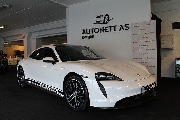 Porsche Taycan 10 of 30