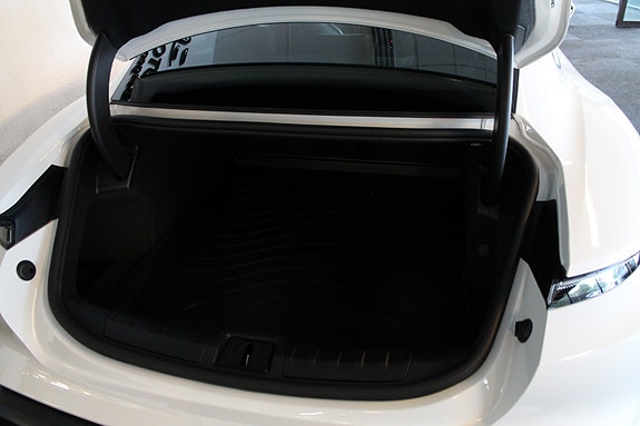 Porsche Taycan 29 of 30