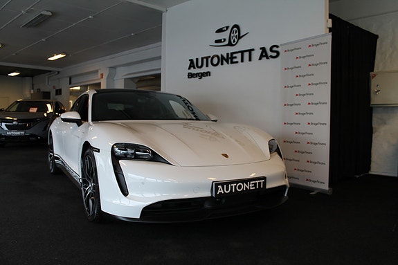 Porsche Taycan 13 of 30