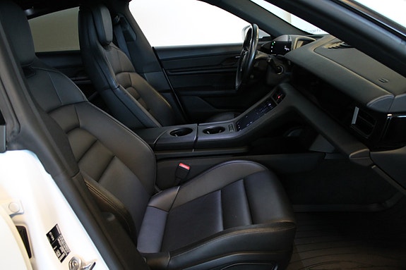 Porsche Taycan 21 of 30