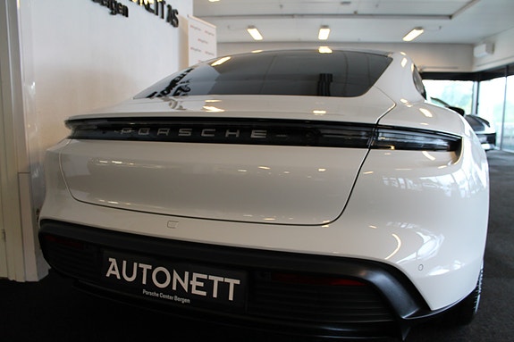 Porsche Taycan 15 of 30