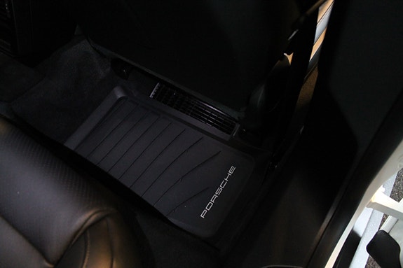 Porsche Taycan 25 of 30