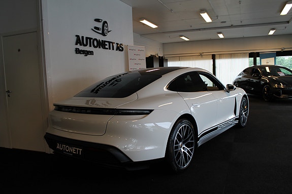 Porsche Taycan 7 of 30